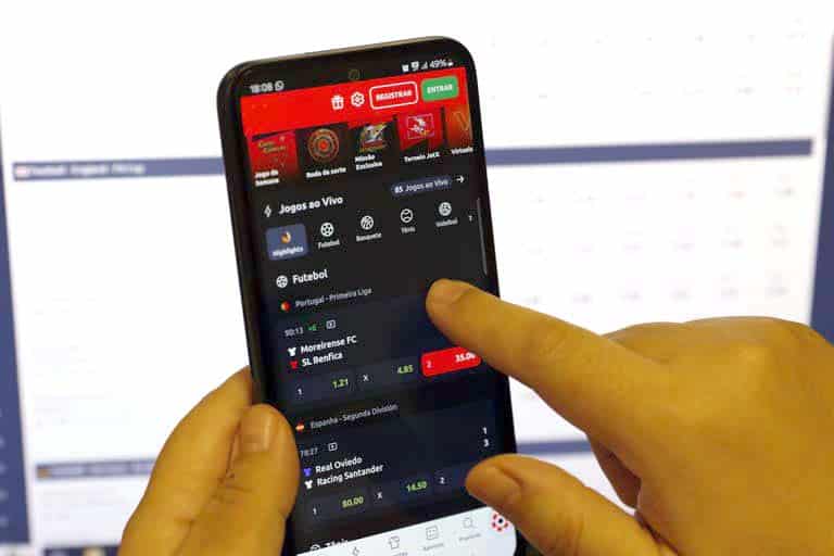 Um em cada quatro paranaenses fez apostas online neste ano, diz pesquisa